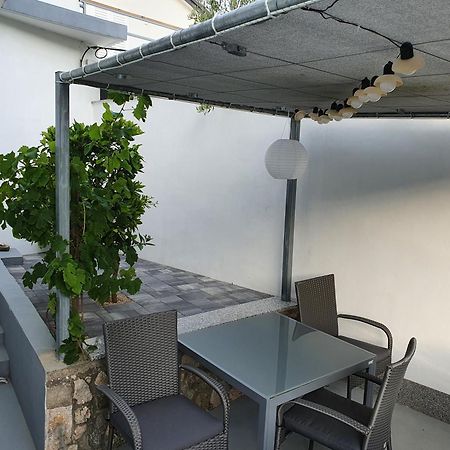 Relax House Rosemary Apartment Draga Bašćanska Екстериор снимка