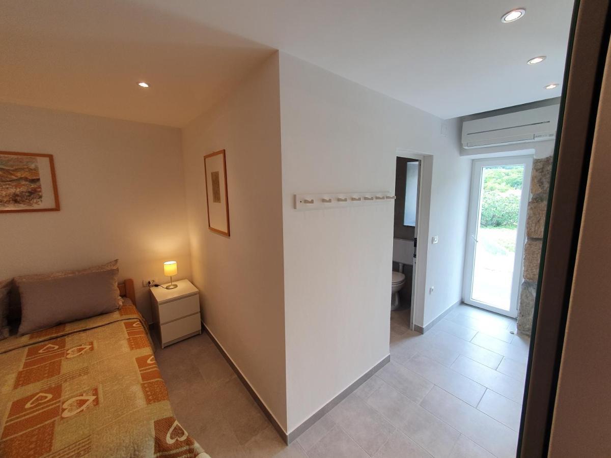 Relax House Rosemary Apartment Draga Bašćanska Екстериор снимка